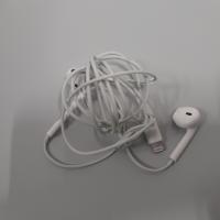 WHITE APPLE HEADPHONES